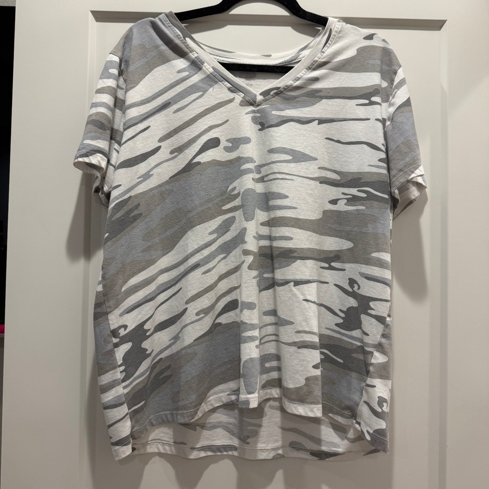 Natural Reflections Gray Camo V Neck Tee Women's XL Bass Pro Cabela's - Picture 1 of 6